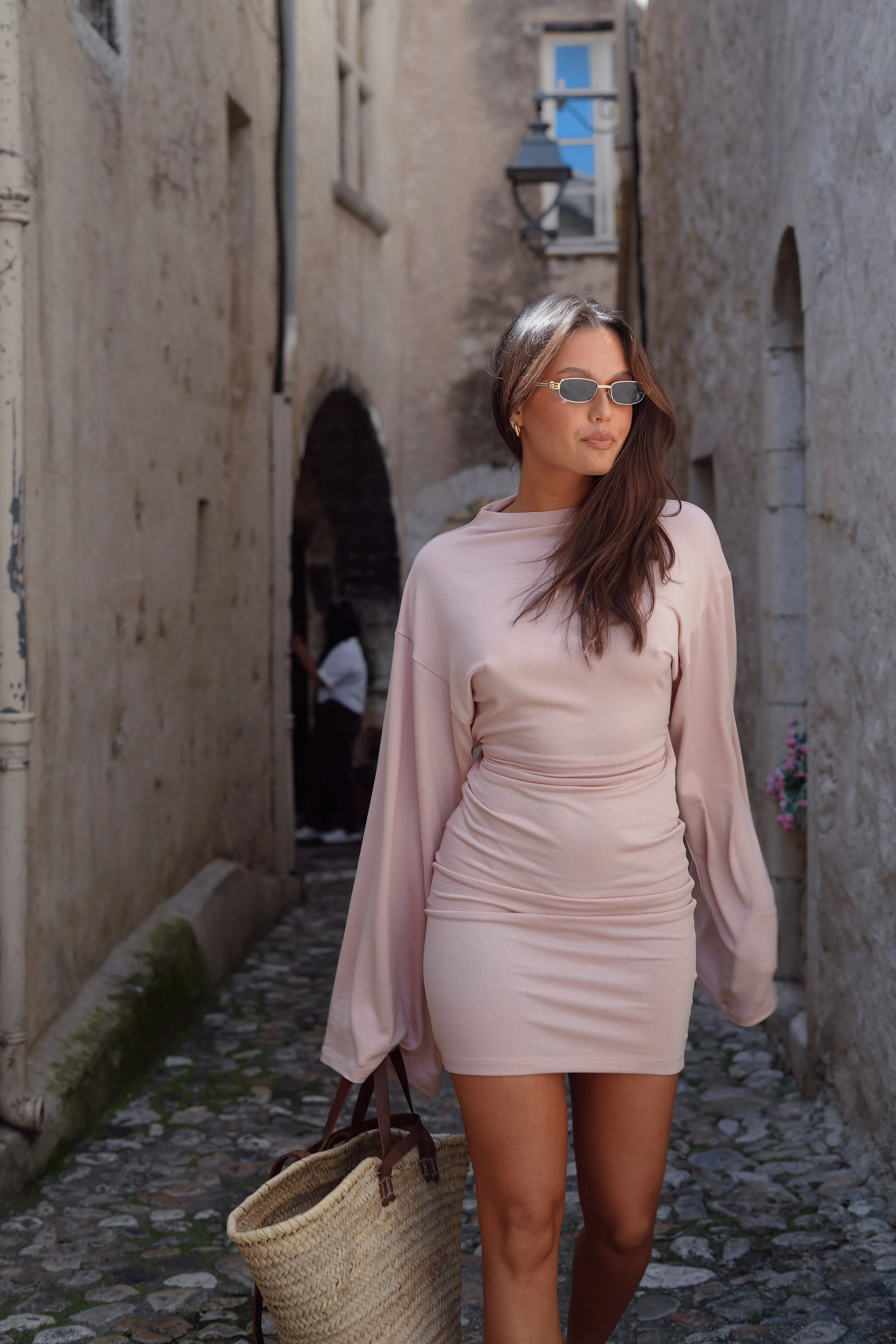 SUKIENKA AURI BACKLESS SHORT POWDER PINK - Image 3